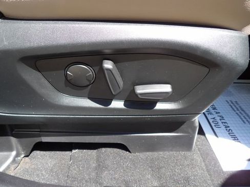 Used 2020 Ford Explorer XLT w/ Equipment Group 202A AWD/4WD image 15