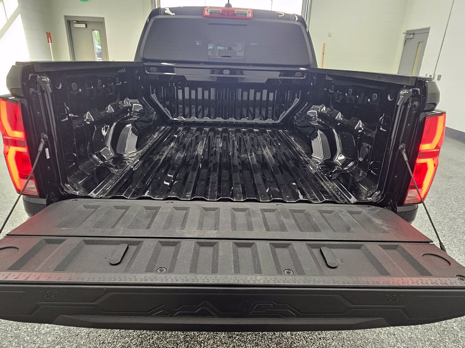 Used 2026 Chevrolet Colorado Z71 w/ Z71 Convenience Package 2 AWD/4WD image 40