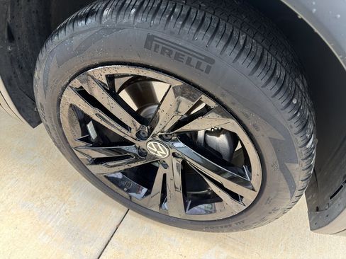 Used 2023 Volkswagen Tiguan SE R-Line image 12