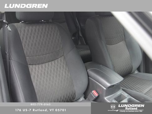 Used 2018 Nissan Rogue SV AWD/4WD image 24