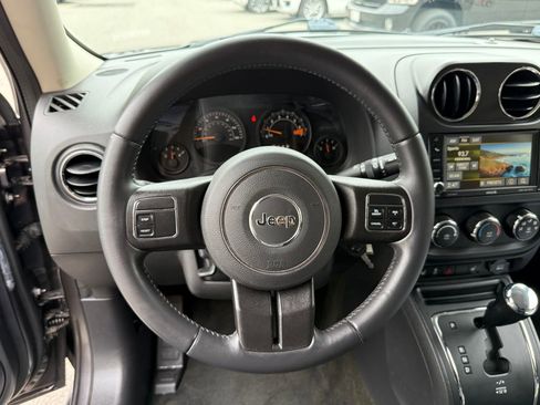 Used 2016 Jeep Patriot Latitude AWD/4WD image 6