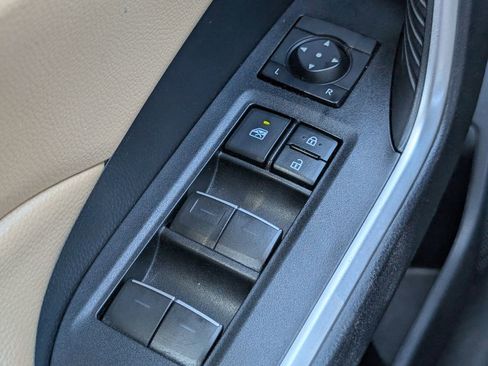 Used 2022 Toyota RAV4 XLE w/ Convenience Package AWD/4WD image 11