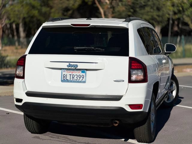 Used 2017 Jeep Compass Latitude FWD image 16