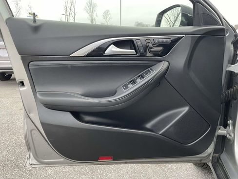 Used 2019 INFINITI QX30 Premium w/ Navigation Package image 5