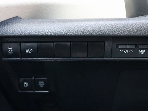 Used 2024 Toyota Sienna XLE image 25