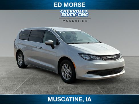 Used 2023 Chrysler Voyager LX FWD image 7