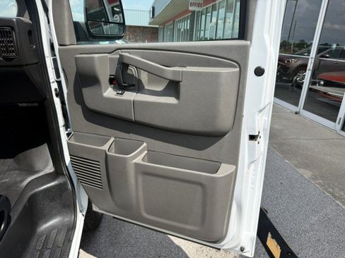 Used 2022 Chevrolet Express 2500 w/ Driver Convenience Package RWD image 23