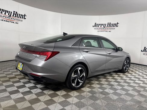 Used 2023 Hyundai Elantra Limited FWD image 4