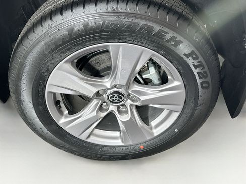 Used 2025 Toyota RAV4 XLE w/ Convenience Package FWD image 11