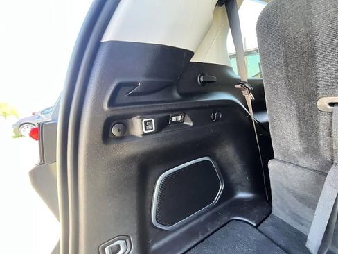 Used 2022 Jeep Grand Cherokee L Limited AWD/4WD image 32
