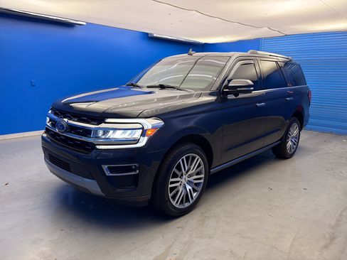Used 2024 Ford Expedition Limited RWD image 4