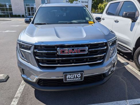 Used 2025 GMC Acadia Elevation w/ Elevation Premium Package FWD image 6