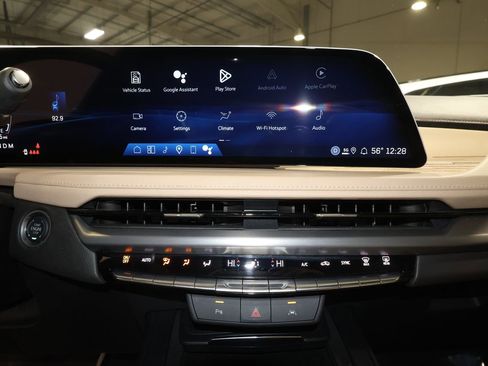 Certified 2025 Cadillac XT4 Premium Luxury image 16