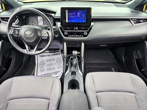 Used 2023 Toyota Corolla Cross SE image 11