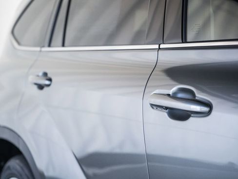 New 2026 Toyota Highlander Platinum AWD/4WD image 17