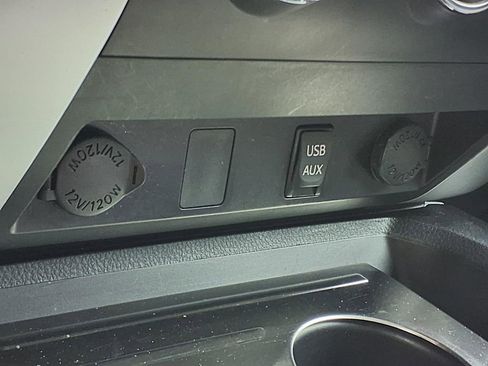 Used 2016 Toyota Tundra SR5 w/ SR5 Upgrade Package AWD/4WD image 23