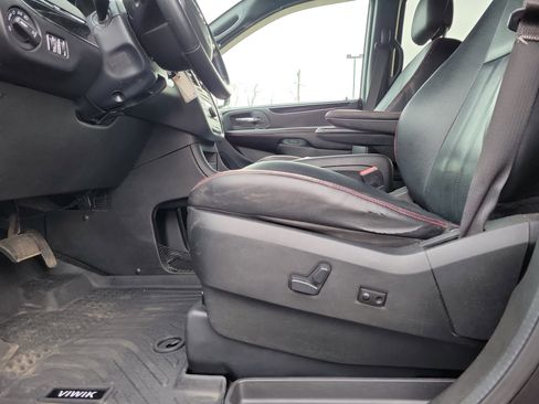 Used 2018 Dodge Grand Caravan GT image 16