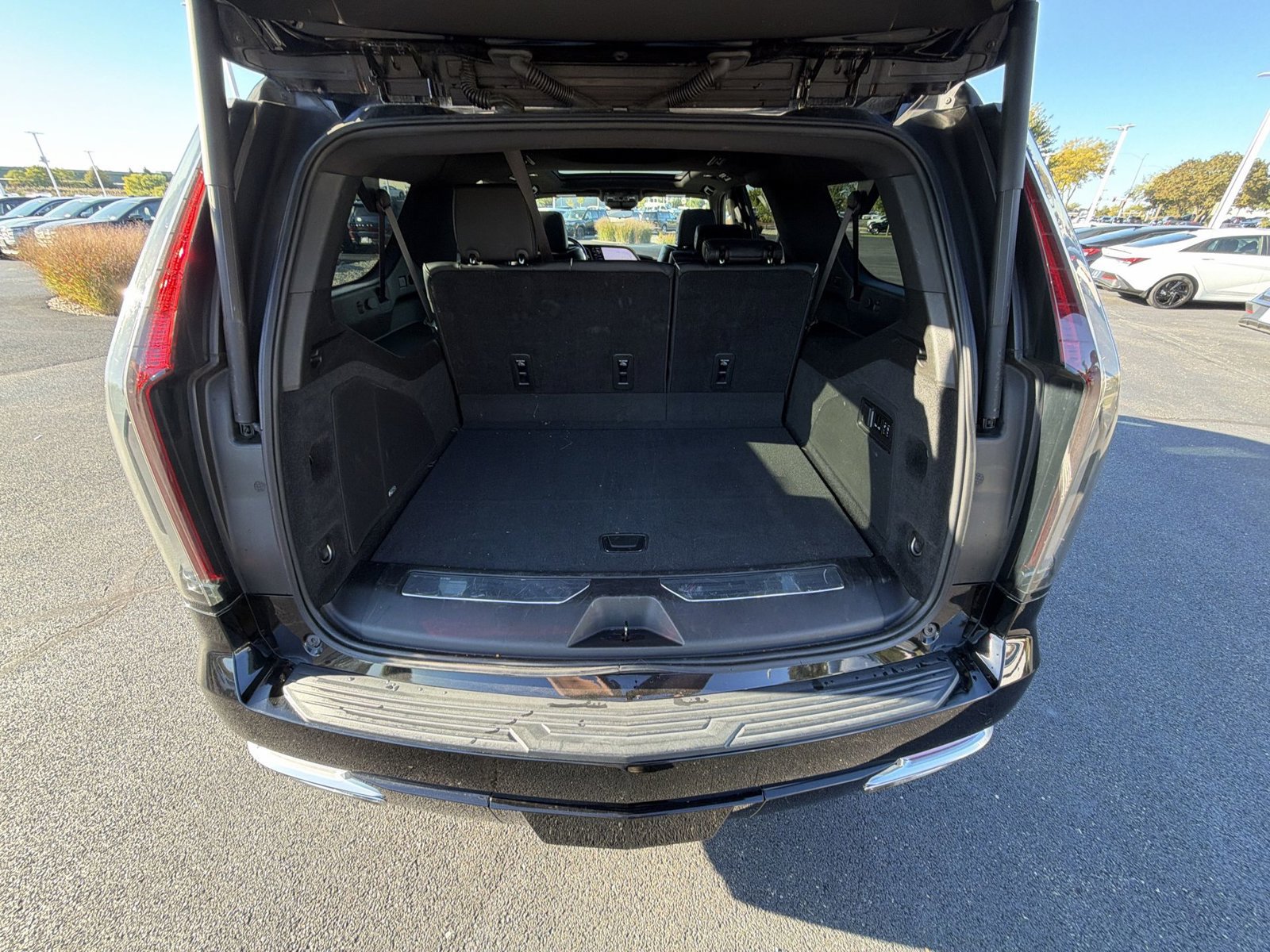 Used 2022 Cadillac Escalade ESV Premium Luxury AWD/4WD image 26