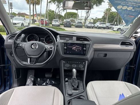 Used 2018 Volkswagen Tiguan SE AWD/4WD image 36