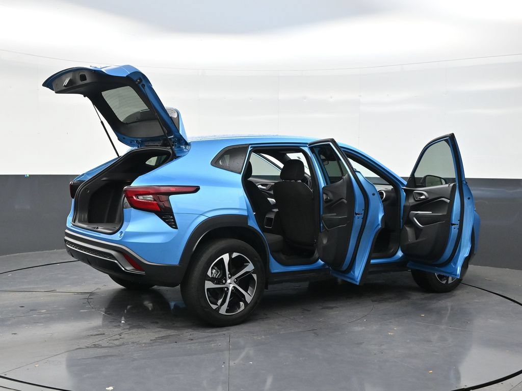 Used 2025 Chevrolet Trax RS FWD image 27