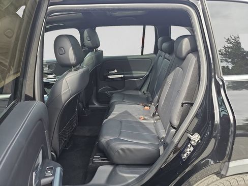 Used 2023 Mercedes-Benz GLB 250 w/ Premium Package image 28