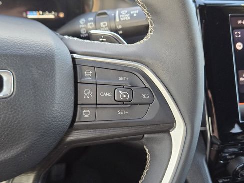 Used 2024 Jeep Grand Cherokee Altitude image 33