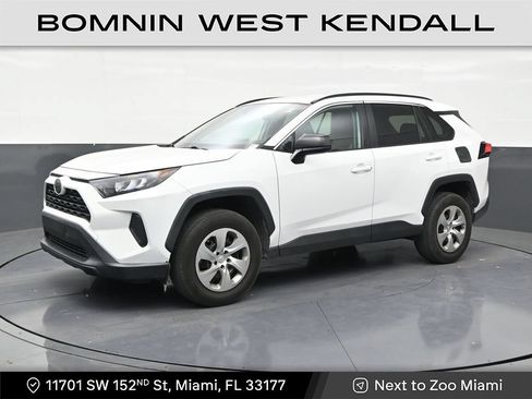 Used 2020 Toyota RAV4 LE FWD image 1