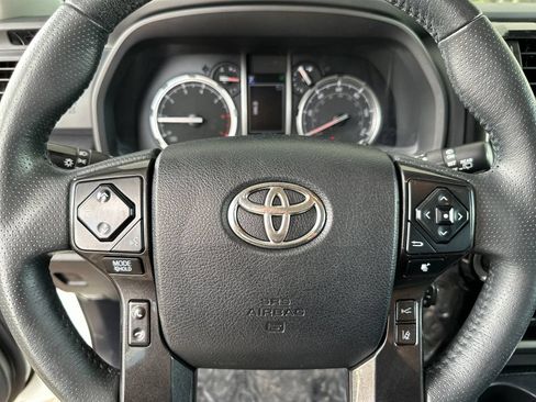 Used 2022 Toyota 4Runner TRD Off-Road Premium AWD/4WD image 23