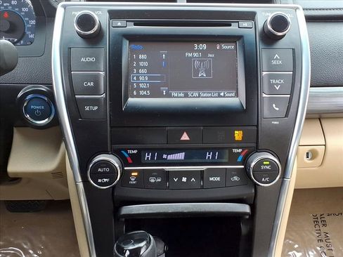 Used 2015 Toyota Camry LE image 22