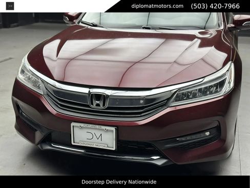 Used 2017 Honda Accord Touring image 14