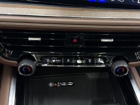 Used 2025 Chevrolet Tahoe High Country image 21