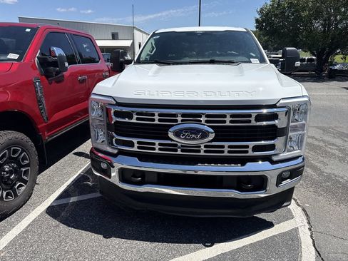 Used 2025 Ford F250 XLT AWD/4WD image 4