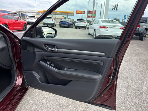 Used 2023 Nissan Altima 2.5 SV w/ SV Premium Package FWD image 19