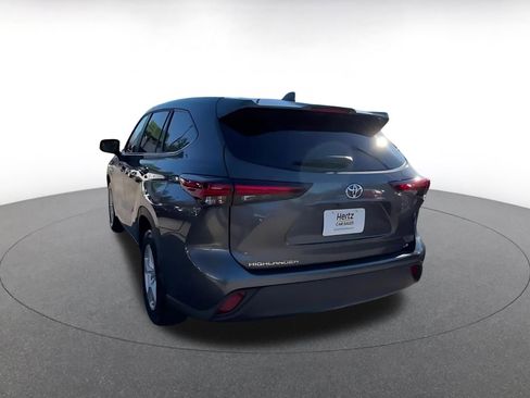 Used 2025 Toyota Highlander LE image 11