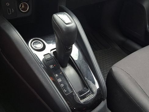 Used 2021 Nissan Versa S FWD image 15