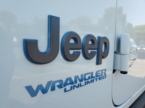 Used 2021 Jeep Wrangler Unlimited Rubicon 4xe w/ Cold Weather Group AWD/4WD image 5