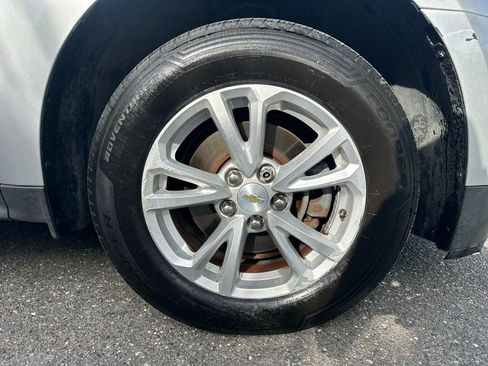 Used 2017 Chevrolet Equinox LT w/ Convenience Package image 10