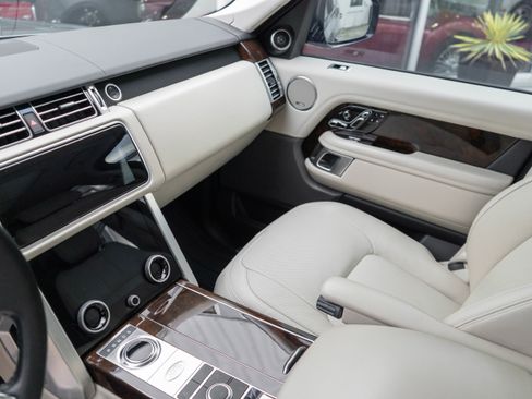 Used 2020 Land Rover Range Rover HSE image 16