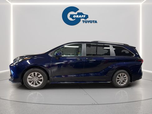 Used 2024 Toyota Sienna LE w/ LE Plus Package AWD/4WD image 12