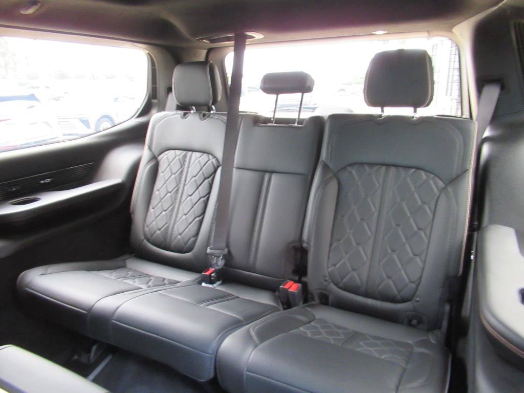 Used 2023 Jeep Grand Wagoneer Series III AWD/4WD image 21