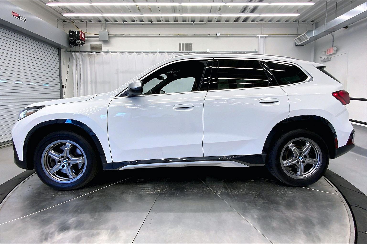 Used 2023 BMW X1 xDrive28i w/ Premium Package AWD/4WD image 2