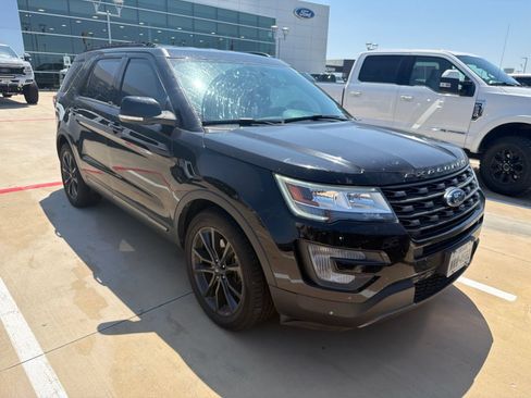 Used 2017 Ford Explorer XLT w/ Equipment Group 202A FWD image 13