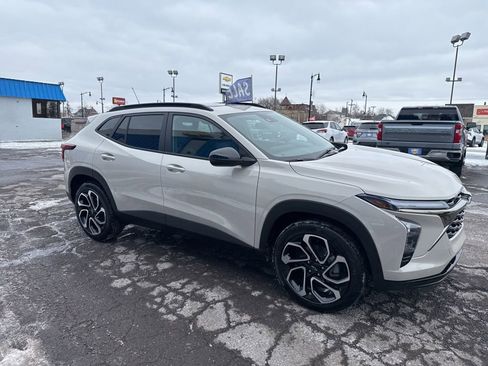 Used 2026 Chevrolet Trax RS w/ Sunroof Package image 5