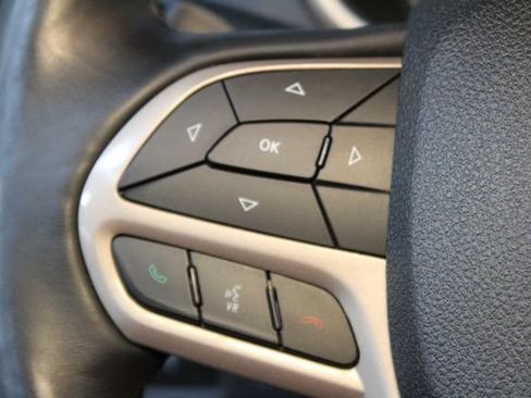 Used 2017 Jeep Cherokee Limited w/ Luxury Group AWD/4WD image 22