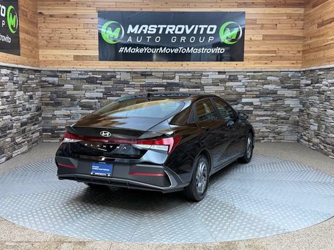 Certified 2024 Hyundai Elantra SEL FWD image 9