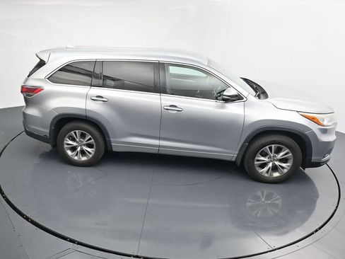 Used 2016 Toyota Highlander Plus AWD/4WD image 17