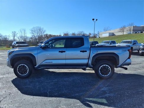 Used 2024 Toyota Tacoma TRD Sport image 24