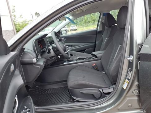 New 2026 Hyundai Elantra SE FWD image 16