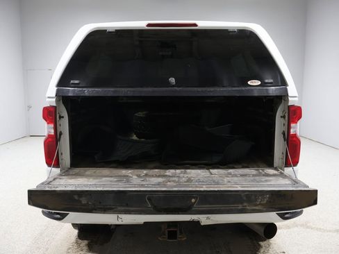 Used 2022 Chevrolet Silverado 3500 High Country w/ Safety Package II image 4