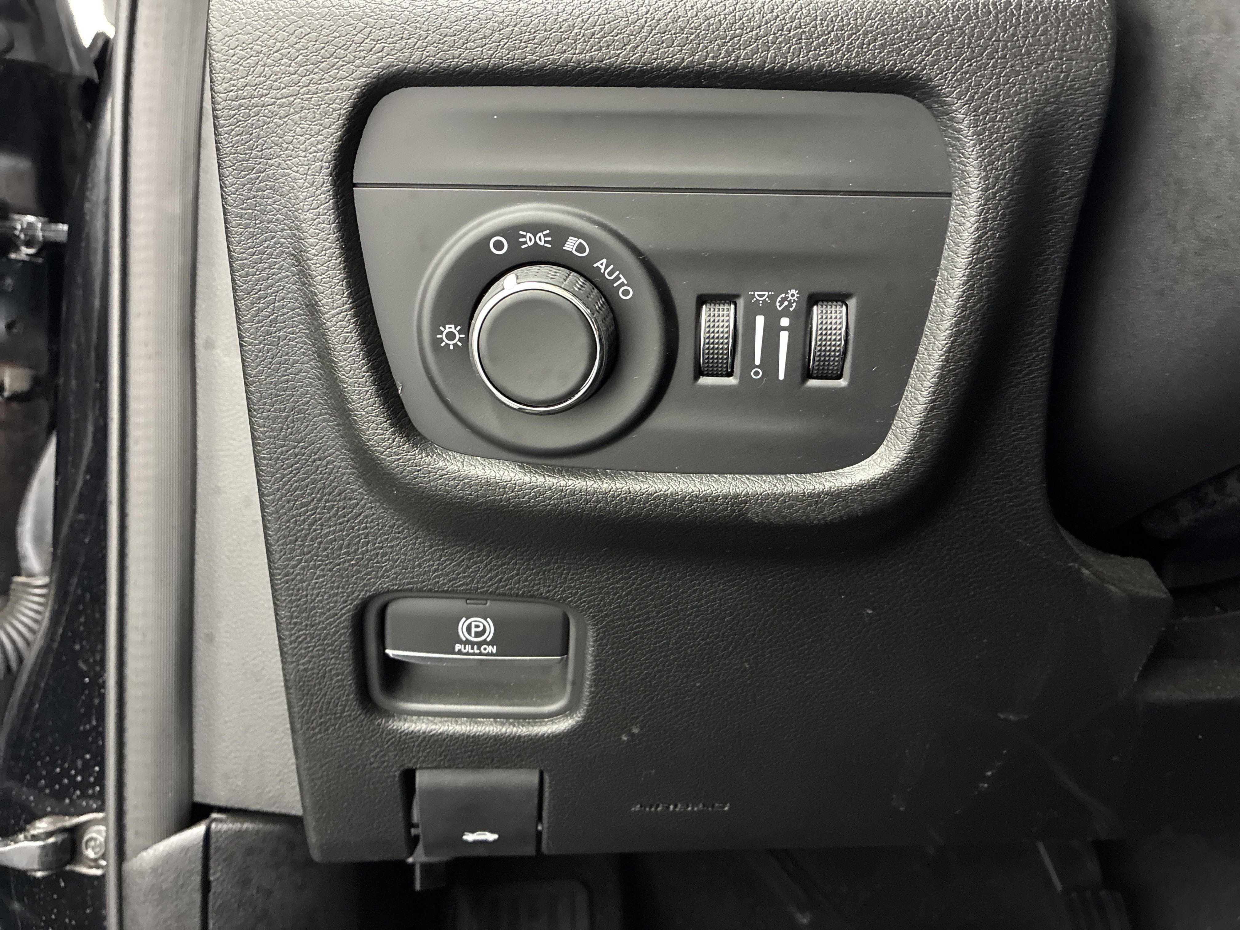 Used 2023 Jeep Grand Cherokee Altitude AWD/4WD image 19